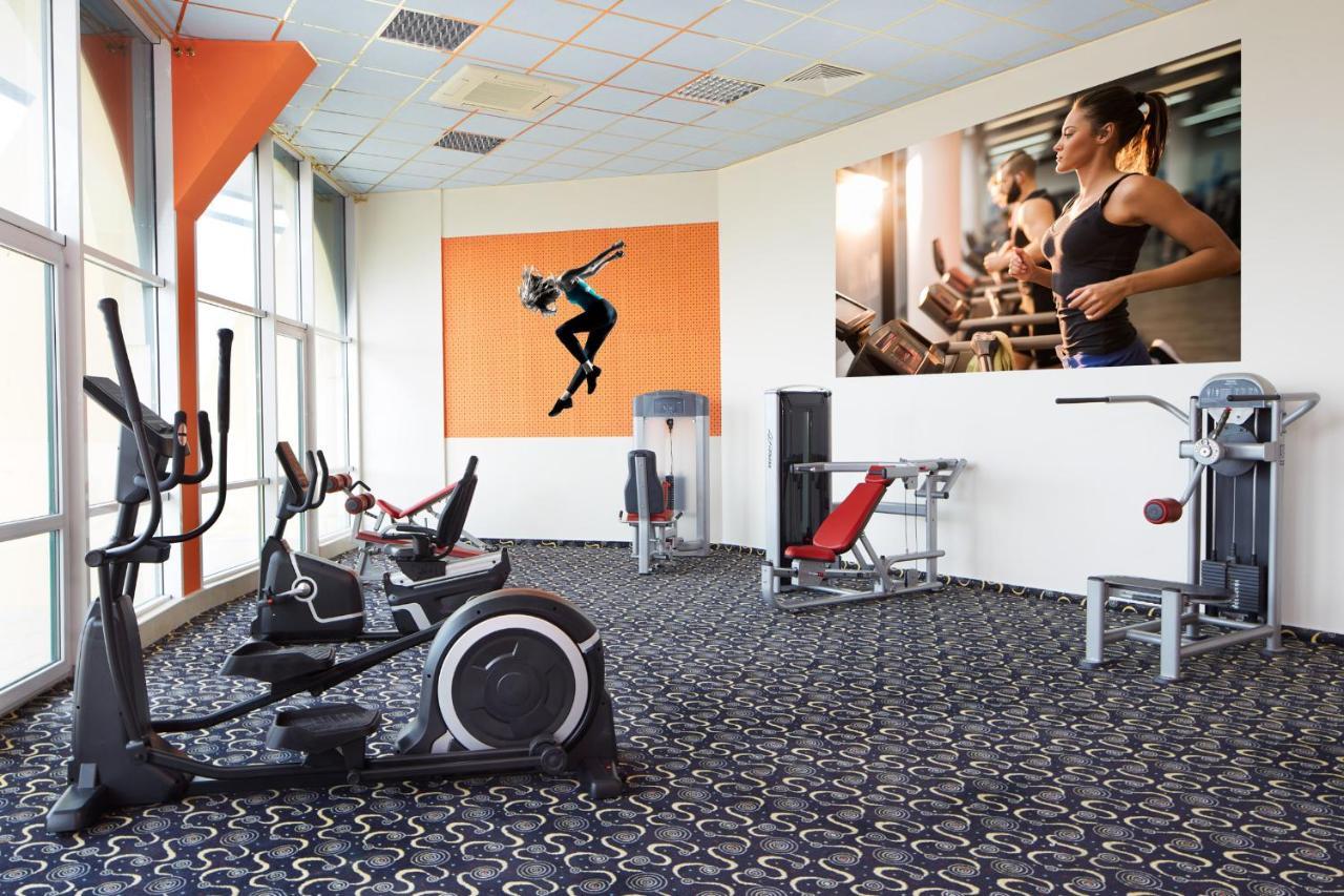 Planeta Hotel & Aquapark Free Beach Access Sunny Beach Exterior foto A typical gym