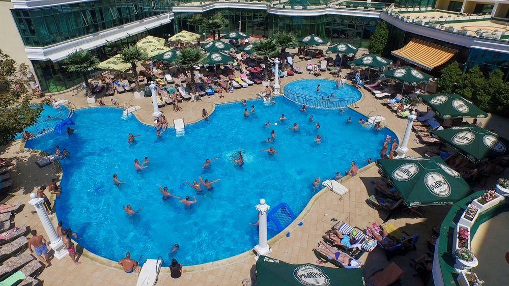 Planeta Hotel & Aquapark Free Beach Access Sunny Beach Exterior foto The swimming pool at the hotel