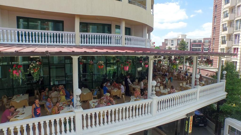 Planeta Hotel & Aquapark Free Beach Access Sunny Beach Exterior foto A restaurant in the resort