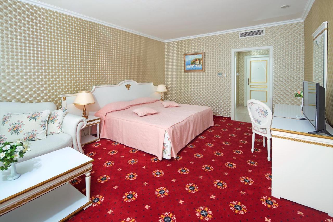 Planeta Hotel & Aquapark Free Beach Access Sunny Beach Exterior foto A room at the hotel