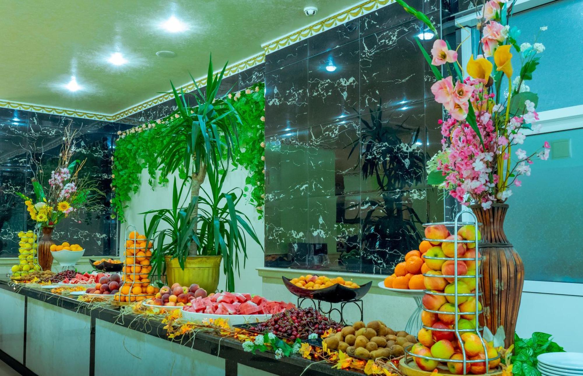 Planeta Hotel & Aquapark Free Beach Access Sunny Beach Exterior foto Fruit buffet