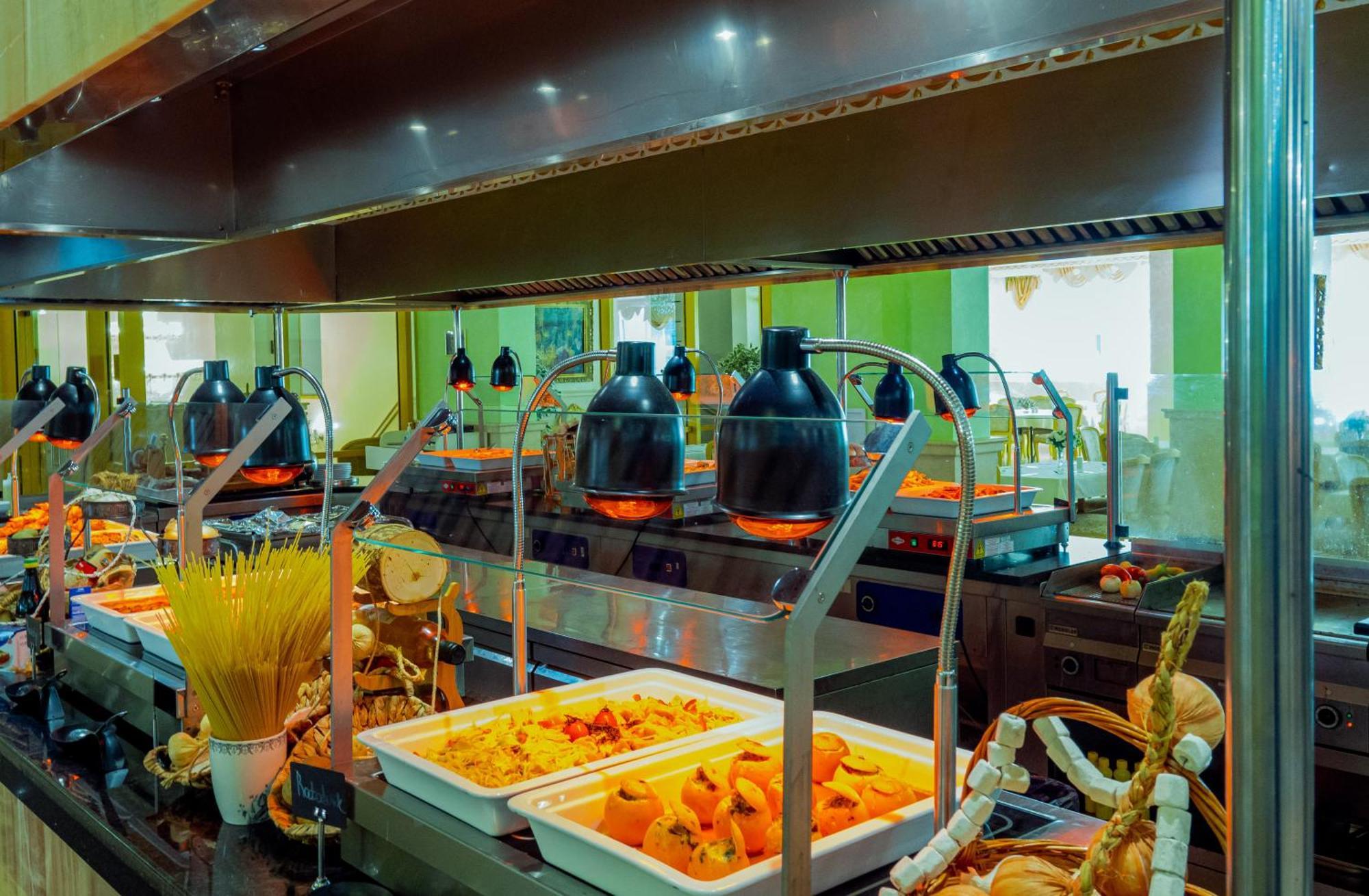 Planeta Hotel & Aquapark Free Beach Access Sunny Beach Exterior foto A chafing dish