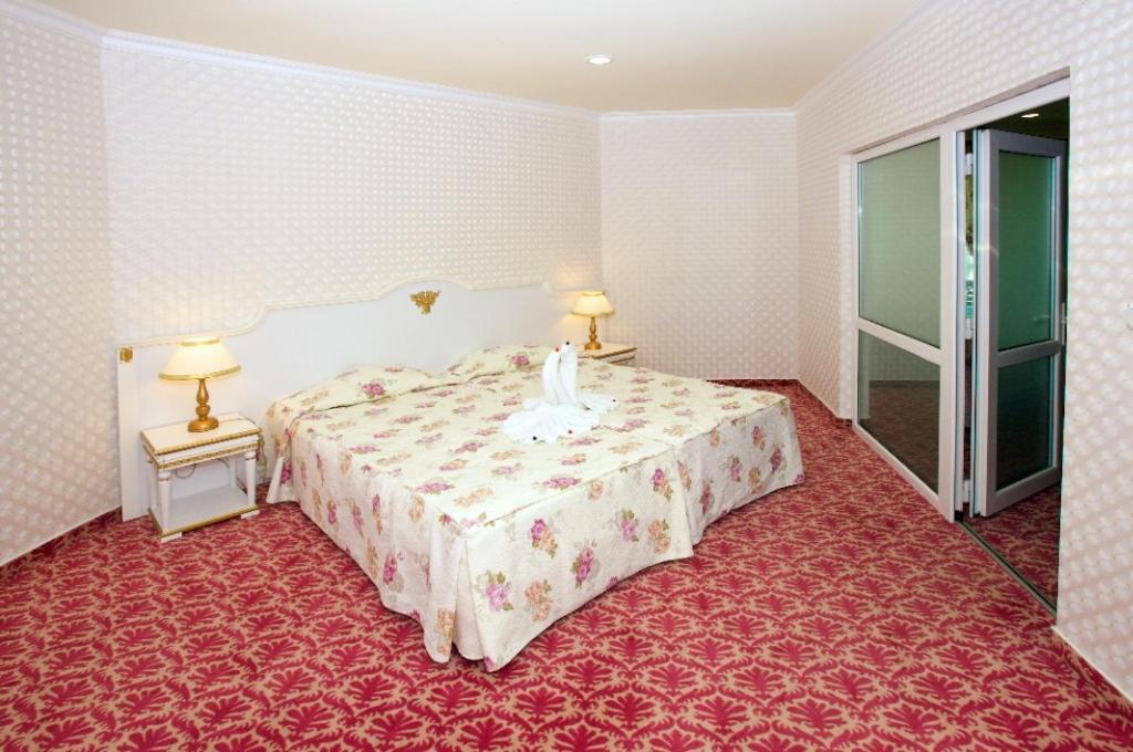 Planeta Hotel & Aquapark Free Beach Access Sunny Beach Exterior foto A room at the hotel