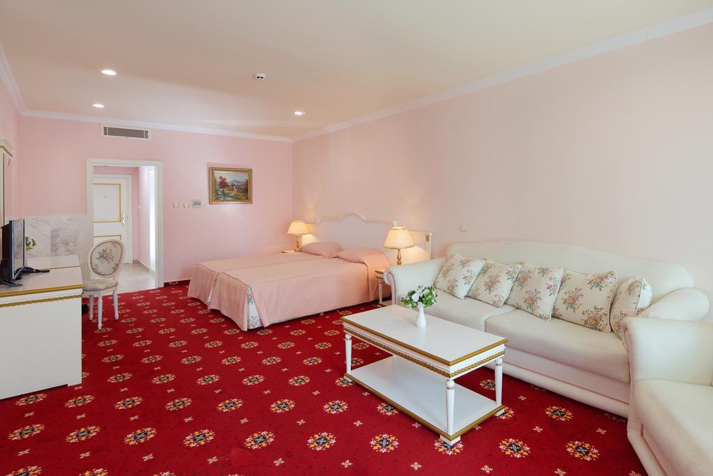 Planeta Hotel & Aquapark Free Beach Access Sunny Beach Exterior foto A room at the hotel