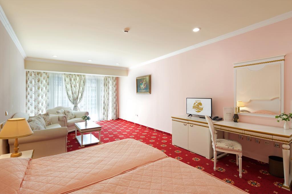 Planeta Hotel & Aquapark Free Beach Access Sunny Beach Exterior foto A room at the hotel