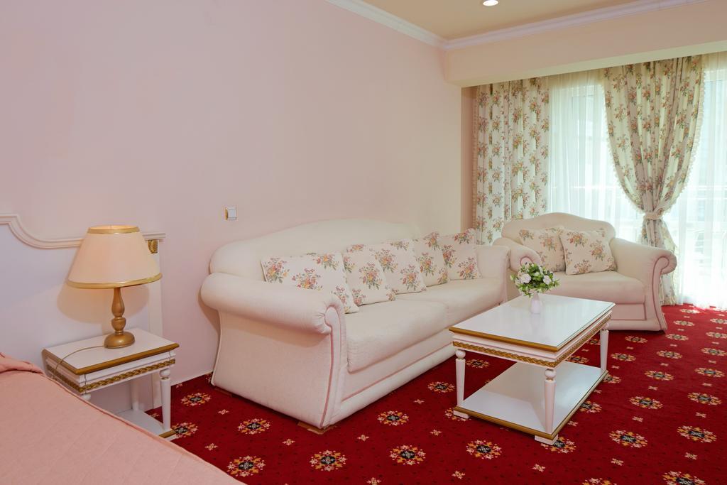 Planeta Hotel & Aquapark Free Beach Access Sunny Beach Exterior foto A room at the hotel