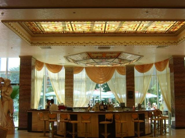 Planeta Hotel & Aquapark Free Beach Access Sunny Beach Exterior foto The bar at the lobby