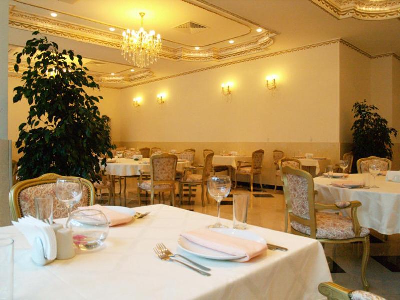 Planeta Hotel & Aquapark Free Beach Access Sunny Beach Exterior foto Restaurant interior