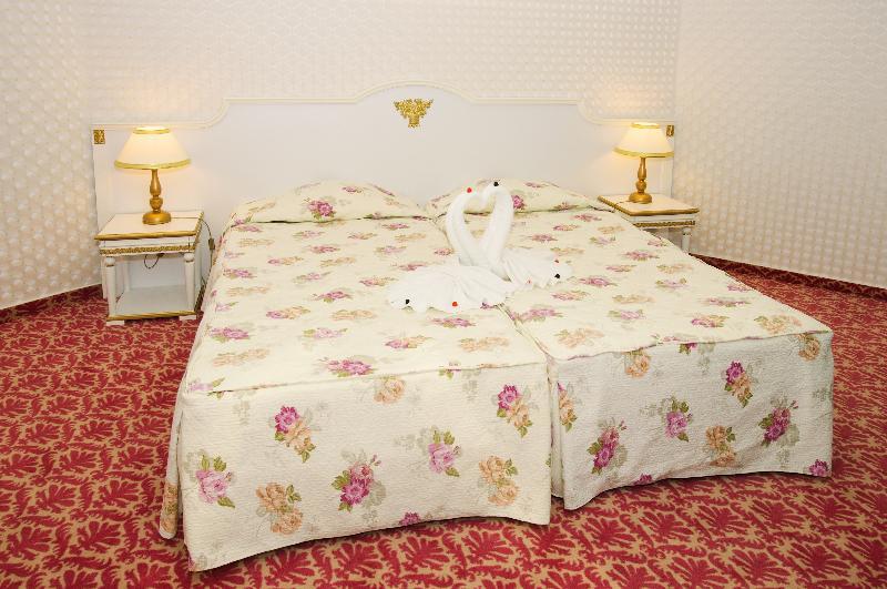 Planeta Hotel & Aquapark Free Beach Access Sunny Beach Exterior foto A bed with a bedsheet