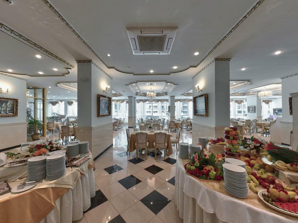 Planeta Hotel & Aquapark Free Beach Access Sunny Beach Exterior foto The interior of the restaurant